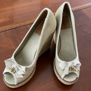 Tory Burch Size 7B Wedge Sandals Peep Toe